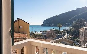 Noliday Riviera Sea View Luxury Apartment